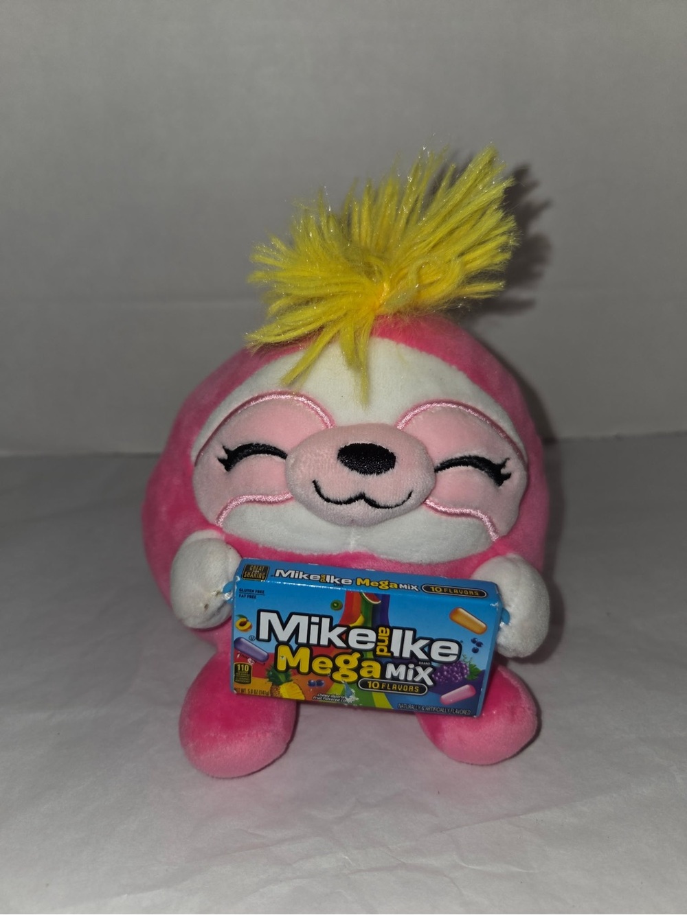 Zuru Snackles 5” Plush Susie Sloth Mike And Ike’s